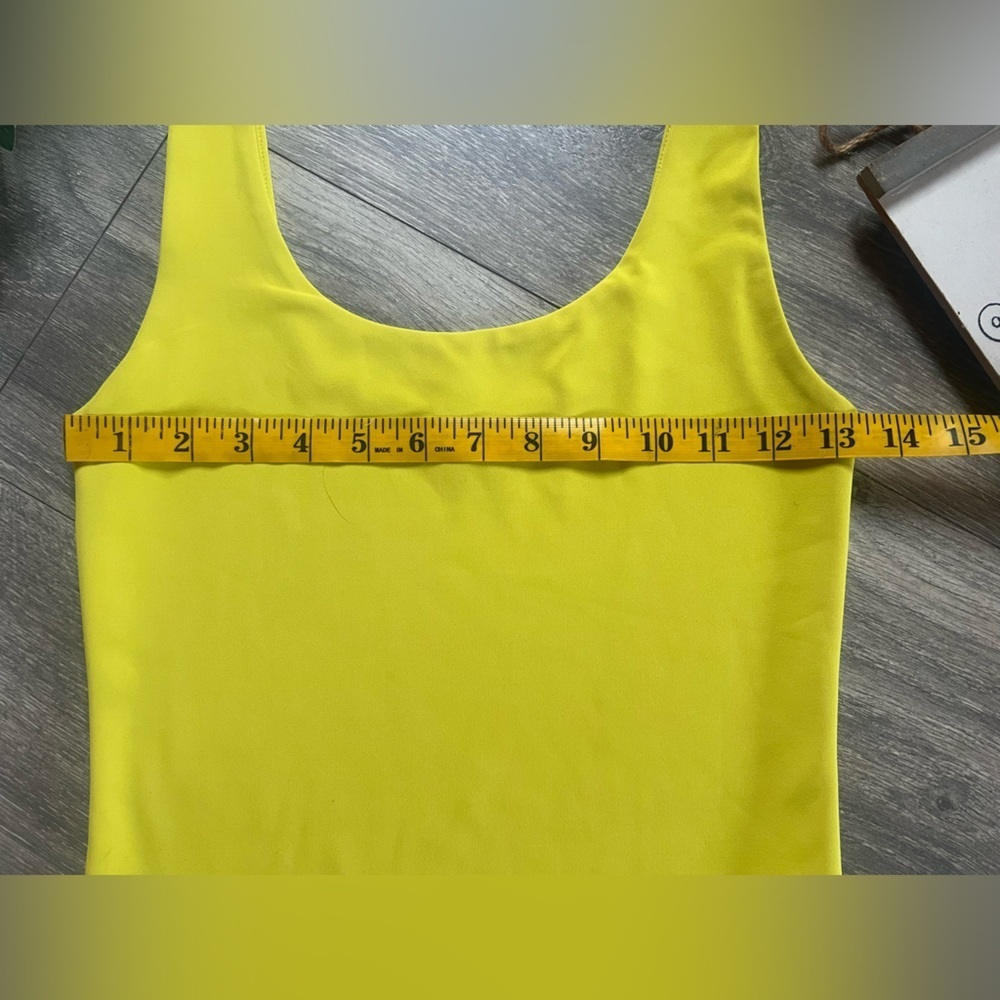 Express Body Contour Scoop Neck Bodysuit in Lemon Lime. Size XS - Picture 11 of 13